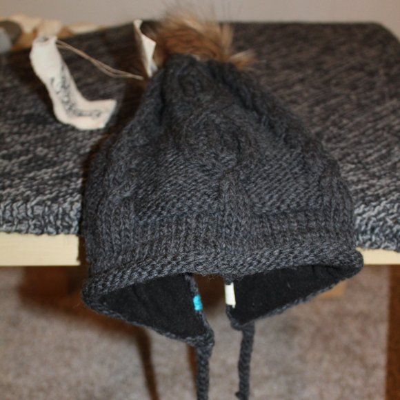 HM Nepalese DARK GREY Merino Faux Pom Slouch Hat - Picture 3 of 4